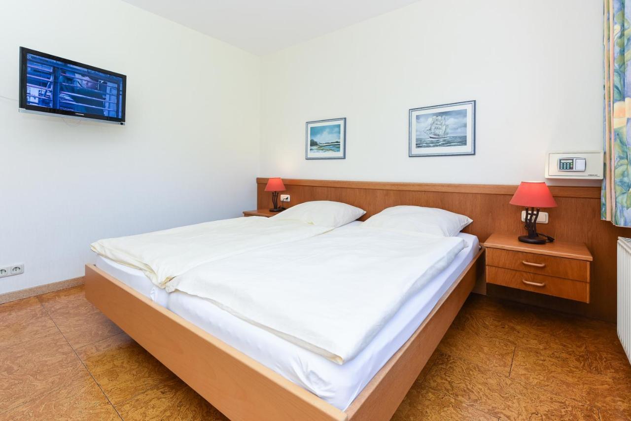 Hotel-Pension Stoertebeker Bensersiel Extérieur photo