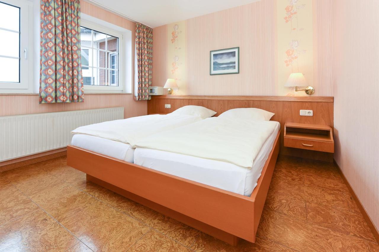 Hotel-Pension Stoertebeker Bensersiel Extérieur photo