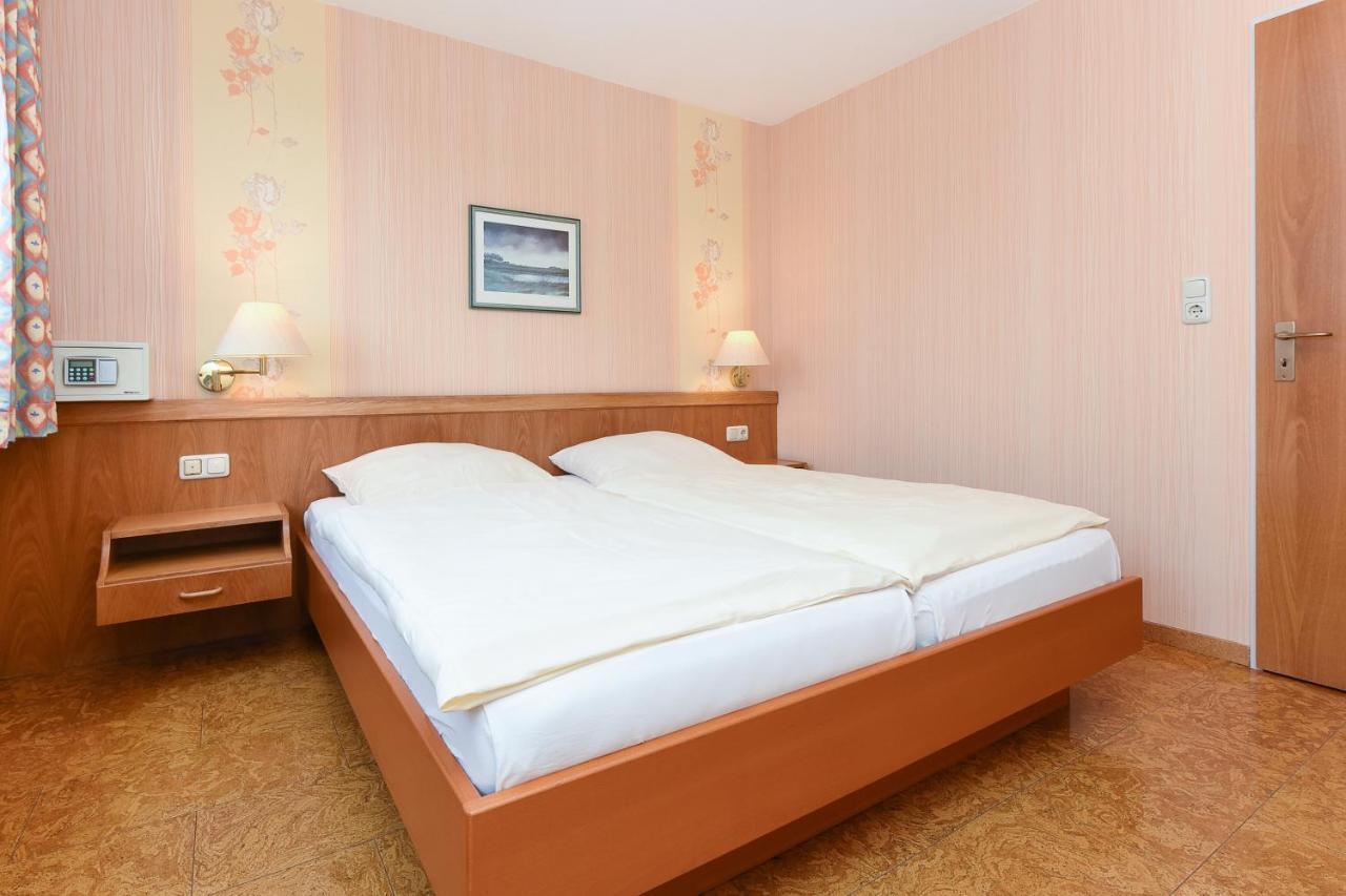 Hotel-Pension Stoertebeker Bensersiel Extérieur photo