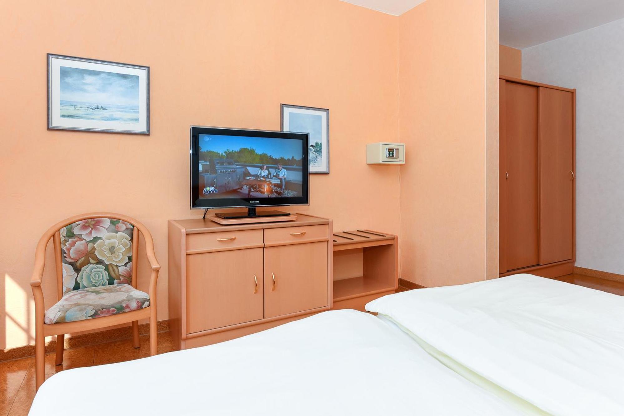 Hotel-Pension Stoertebeker Bensersiel Extérieur photo