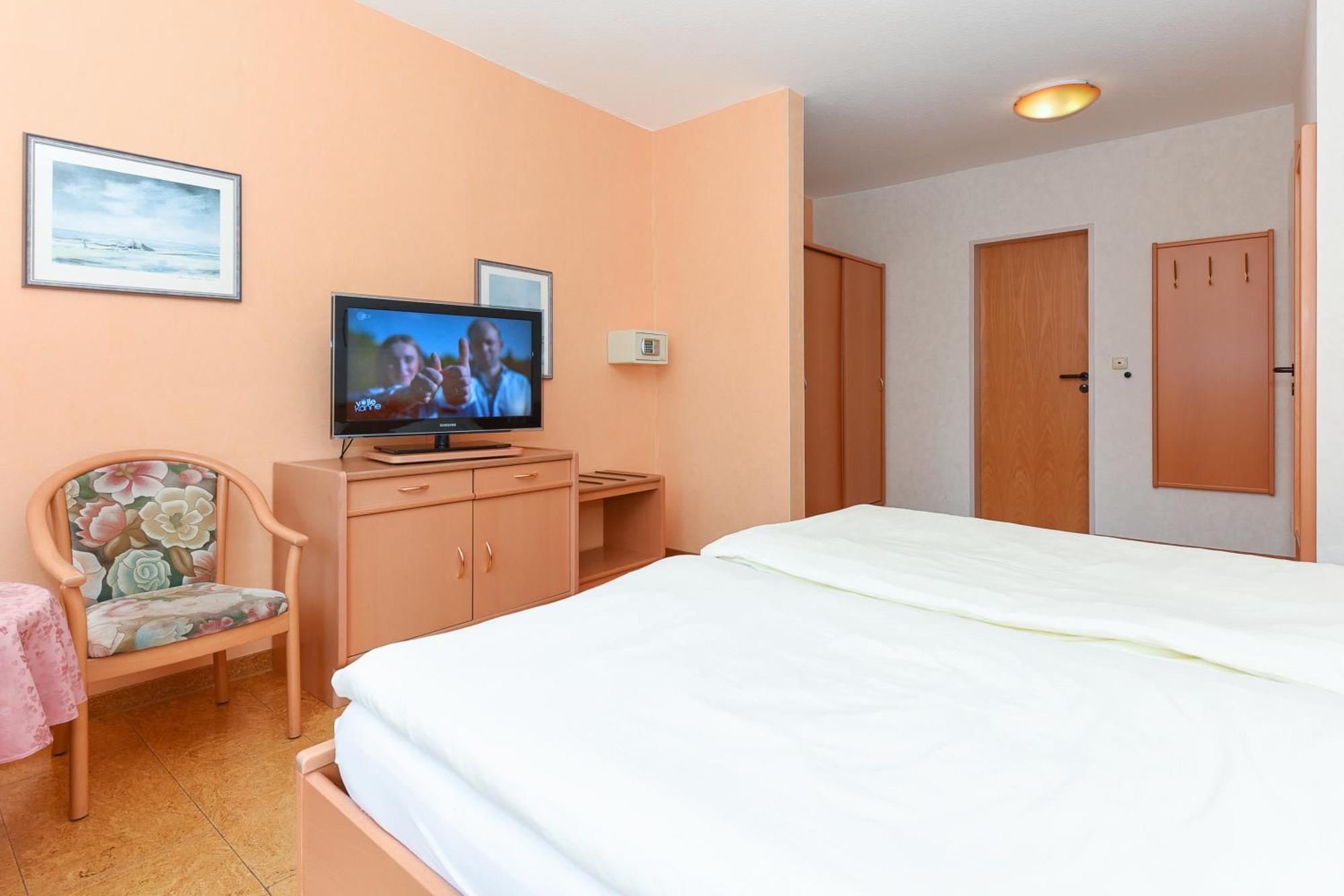 Hotel-Pension Stoertebeker Bensersiel Extérieur photo